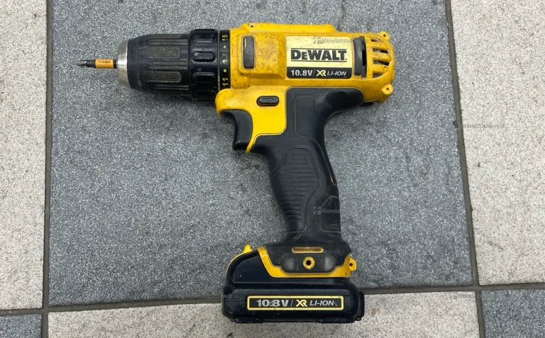 Дрель-шуруповерт DeWALT DCD710.