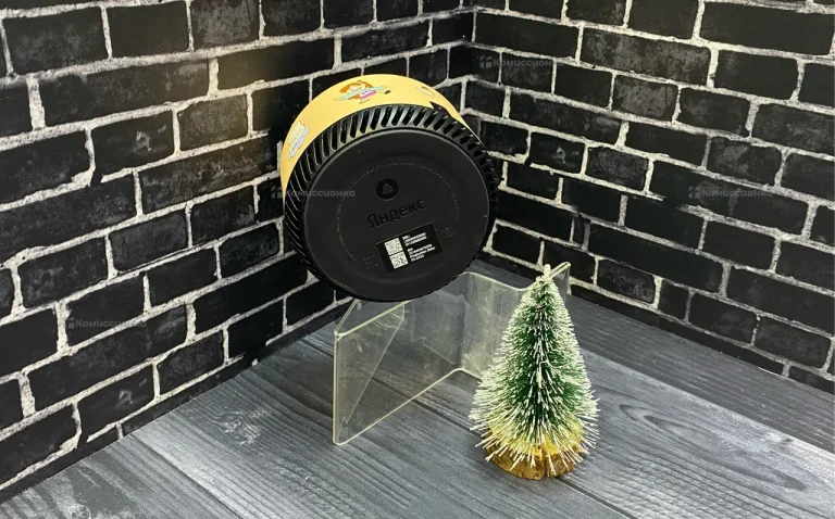 Колонка  Яндекс Лайт с граффити фолз