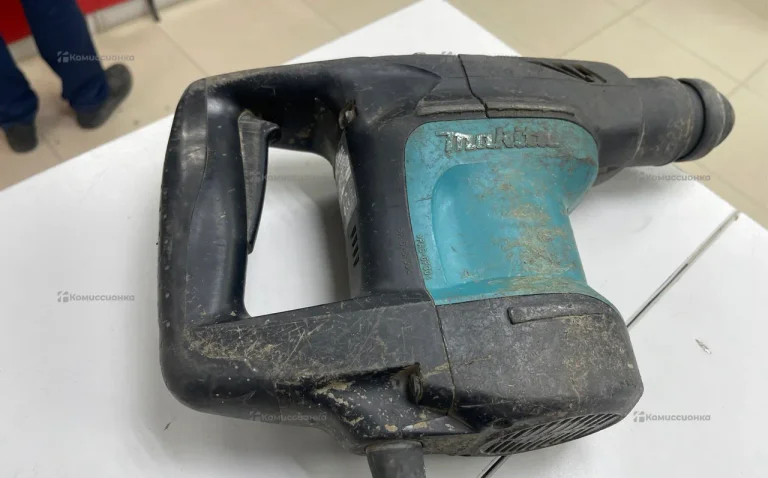 Перфоратор makita HR3200C