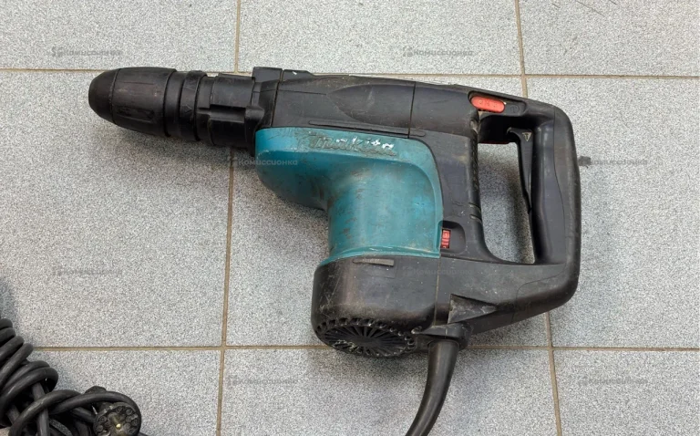 Перфоратор Makita HR4001C