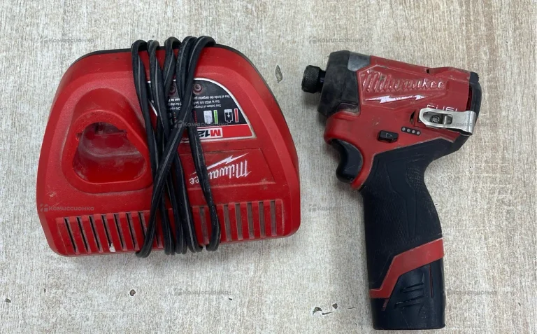 акумуляторный шуруповерт Milwaukee 3453-20