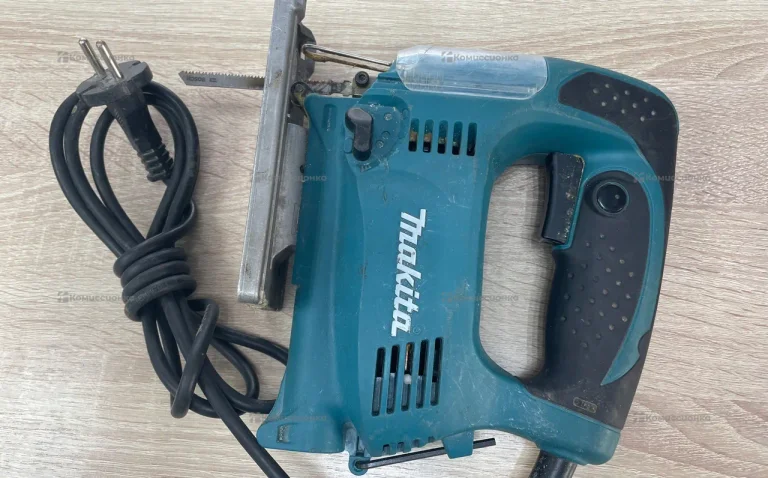 Электролобзик makita 4329K
