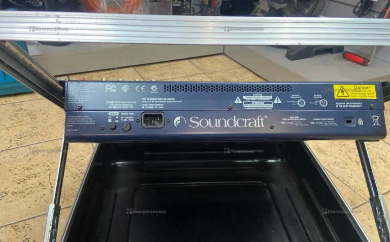 Микшерный пульт Soundcraft MFX12