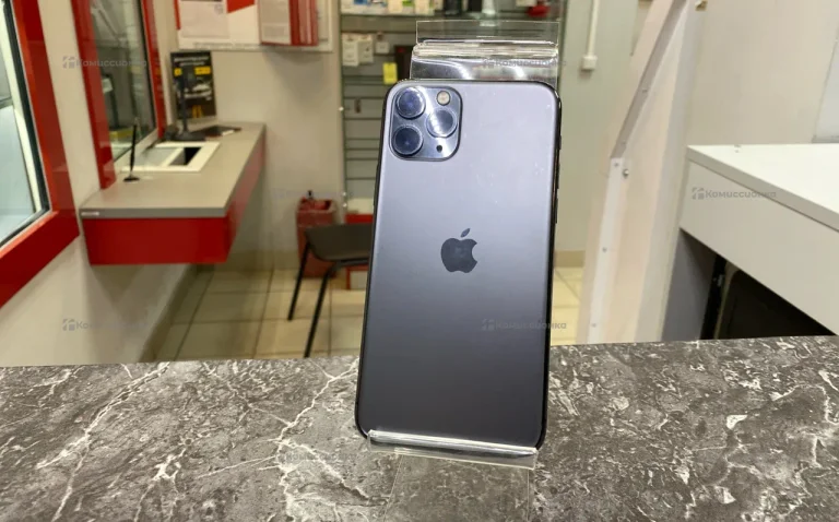 Apple iPhone 11 Pro 4/256 ГБ пятно сверху