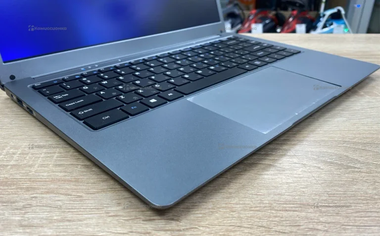 Ноутбук  Default string