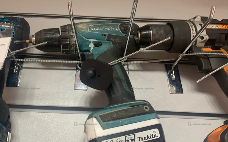 Аккумуляторная дрель-шуруповерт Makita DF347D