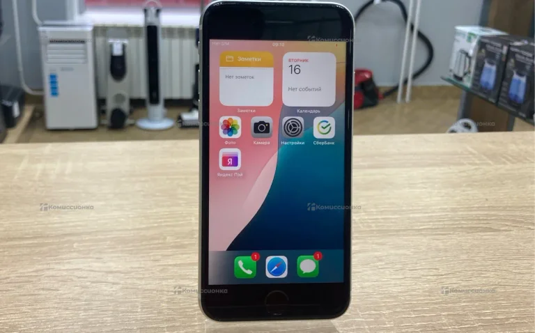 Apple iPhone SE 64 ГБ