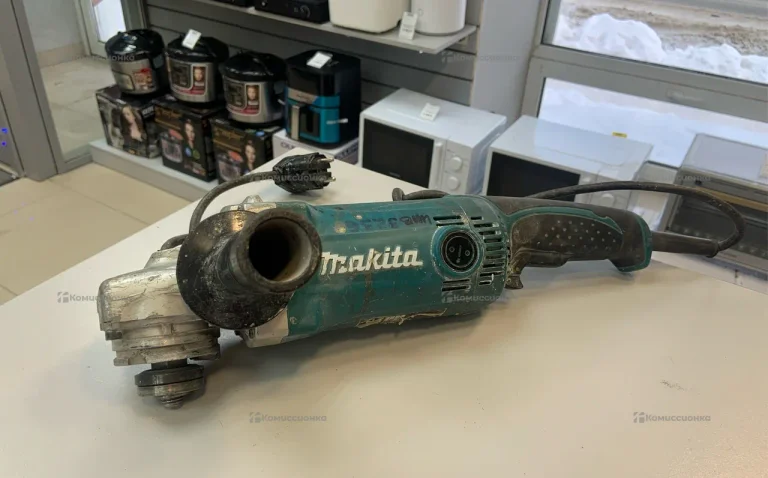 MAKITA GA7050