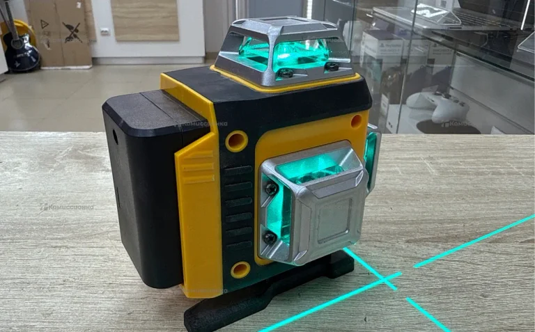 лазерный нивелир Dewalt (реплика)