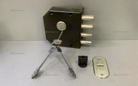 Замок дверной