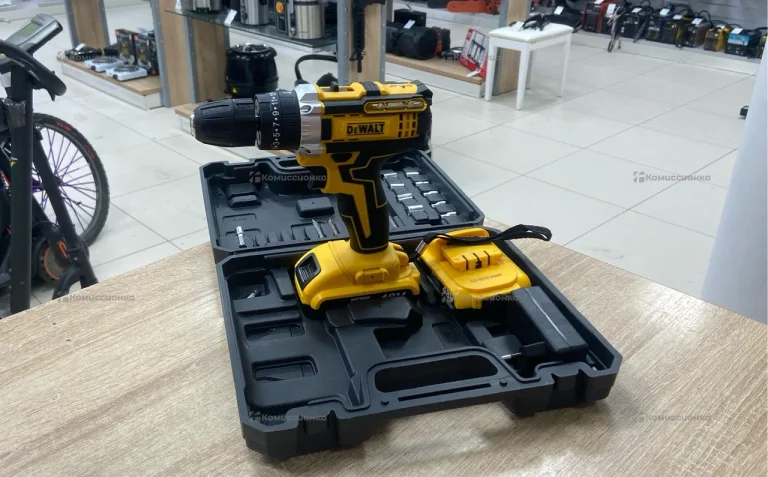 Шуруповерт Dewalt replika