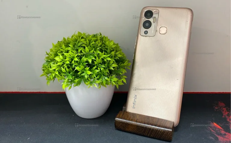 Infinix Hot 12 Play 4/64 ГБ