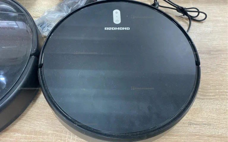 Робот пылесос Redmond RV-R630S