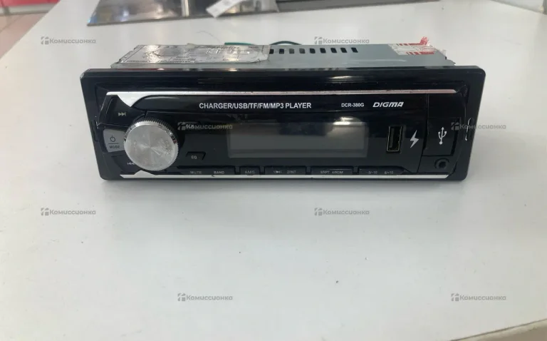 Автомагнитола  DIGMA DCR-380G