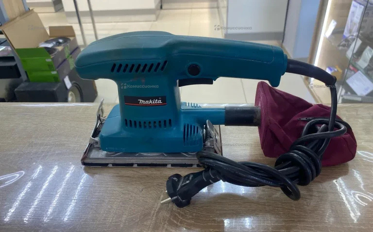 Вибрационная шлифмашина Makita BO 3700