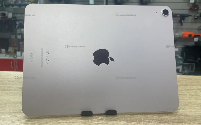 Планшет Apple iPad Air 5 поколения 64 гб