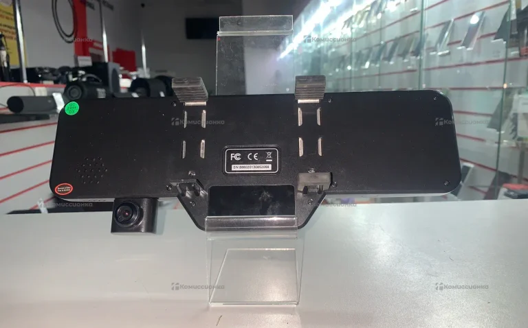Автомобильный видеорегестратор зеркало.