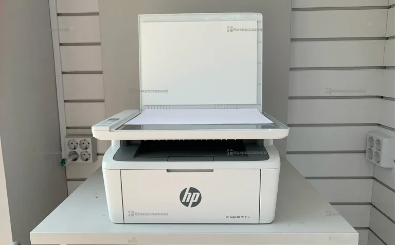 HP LaserJet  M141w