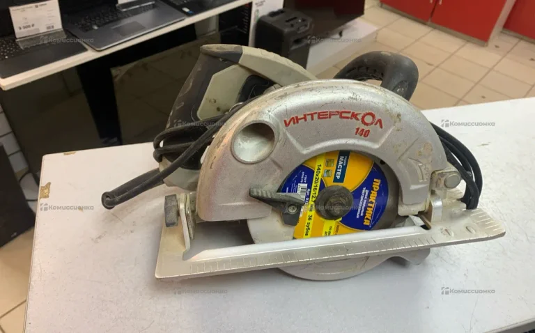 Дисковая пила Интерскол ДП-140/800