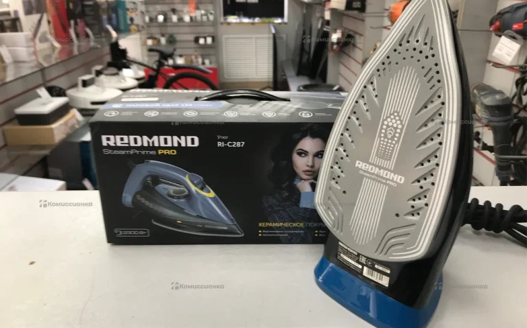Утюг Redmond RI-C287