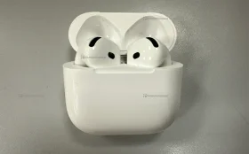 Наушники Apple AirPods 4 с шумоподавлением