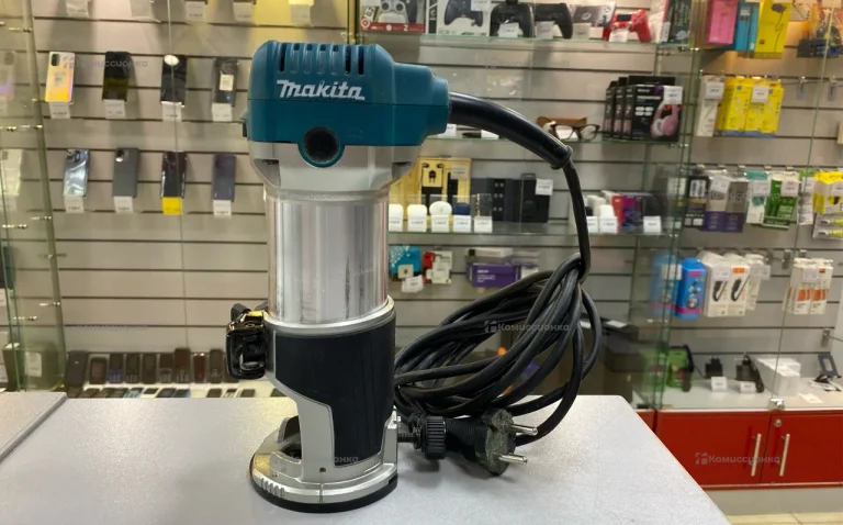 Фрезер makita RT0700C