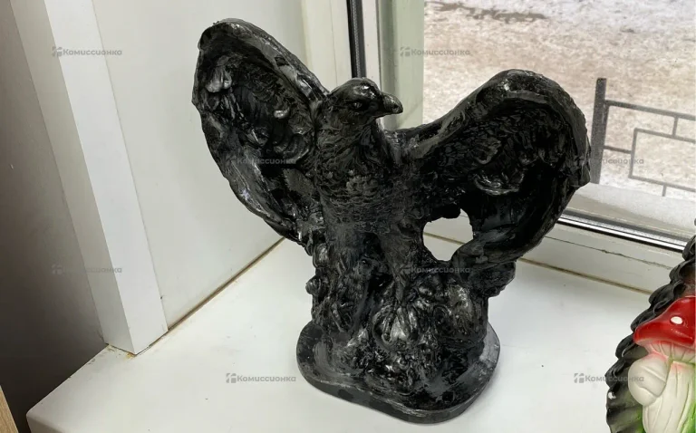 Статуя ворон