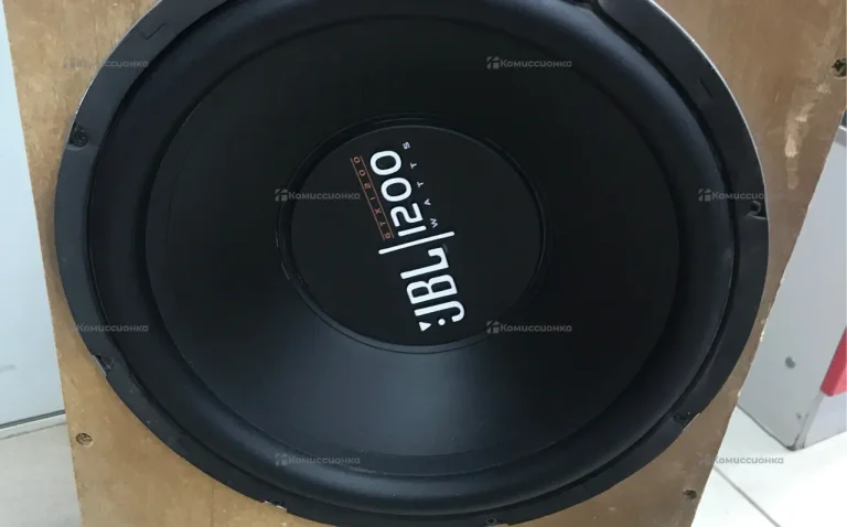 Сабвуфер JBL