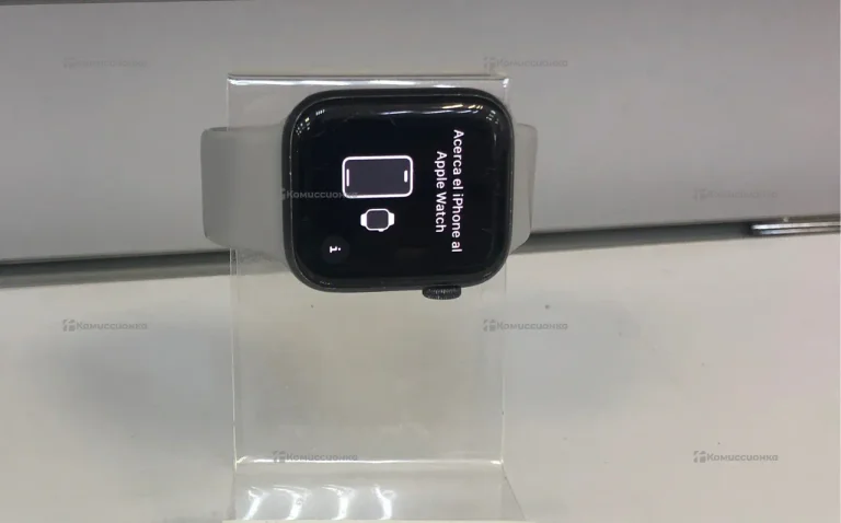 Часы Apple Watch SE 44mm