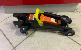 Купить Домкрат Ермак 2т б/у , в Екатеринбург Цена:2500рублей