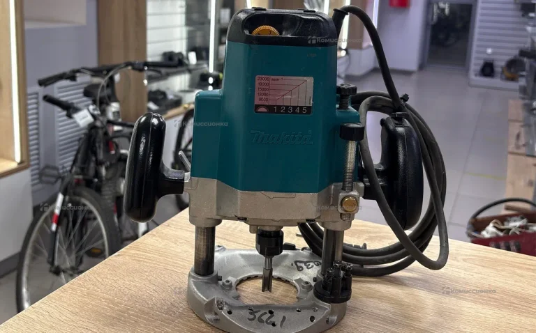 Фрезер makita 3612C