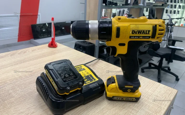Дрель-шуруповерт DeWALT DCD710