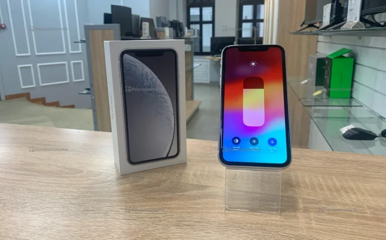 Apple iPhone XR 3/64 ГБ