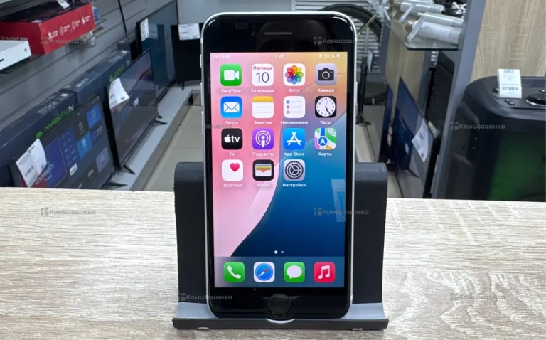 Apple iPhone SE (2020) 3/64 ГБ
