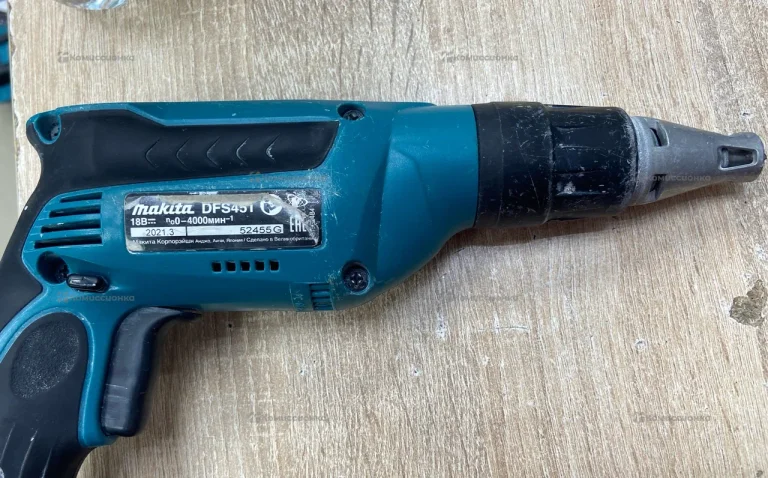 Шуруповерт makita DFS451