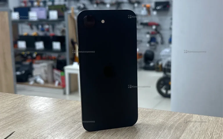 Apple iPhone 16e 8/128 ГБ