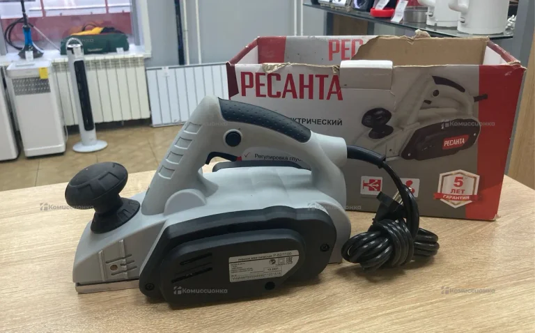 Рубанок электрический Ресанта Р-82/1100