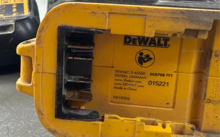 Аккумуляторная дрель-шуруповерт DeWALT DCD708N