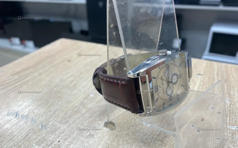 Часы  Daniel Hetchter