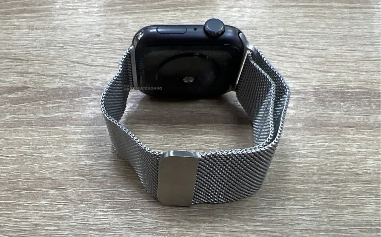 Часы  Apple Watch SE 44mm