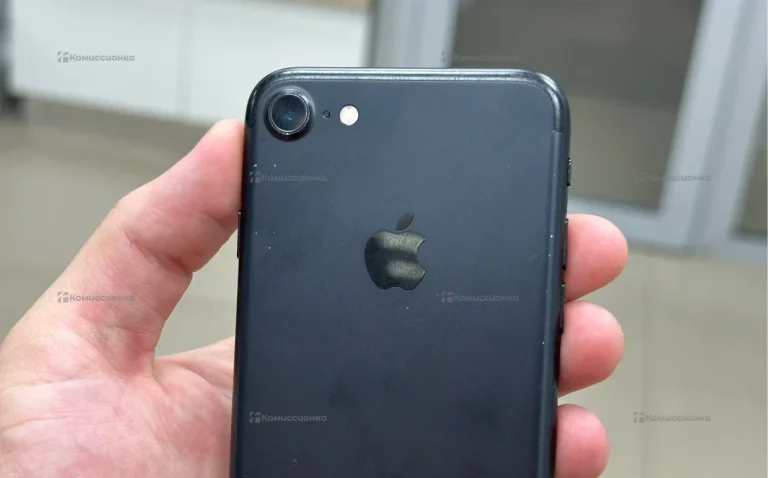 Apple iPhone. 7 32 ГБ