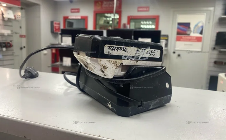 Зарядное устройство Makita Dc18wa