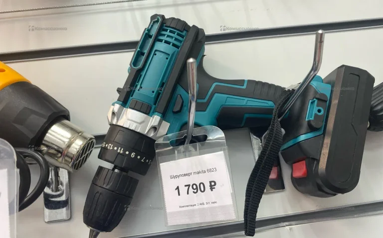 Шуруповерт makita 6823