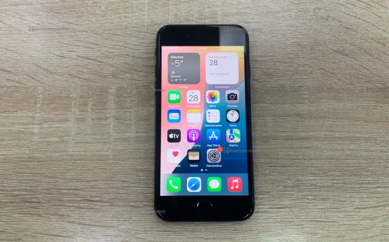 Apple iPhone SE (2020) 3/64 ГБ