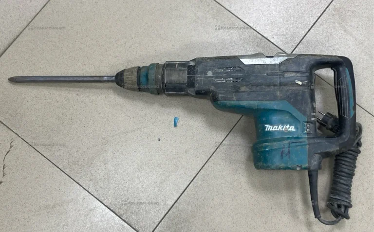 Перфоратор makita HR5202C