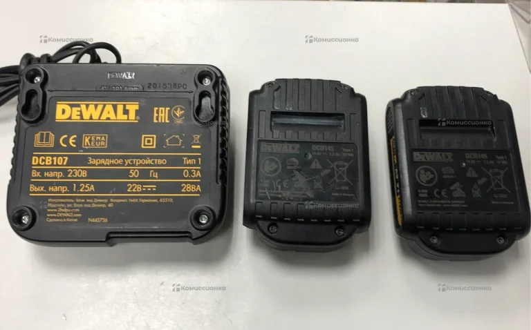 Зарядное устройство DeWalt DCB107 + 2 АКБ 14.4V 1.
