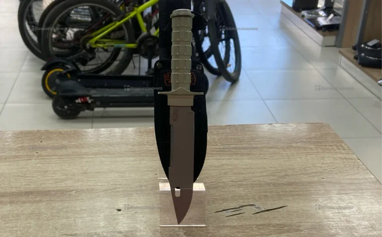 Нож туристический