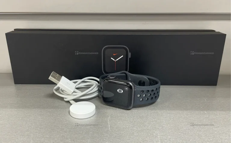 Часы Apple Watch SE 40mm Nike Series