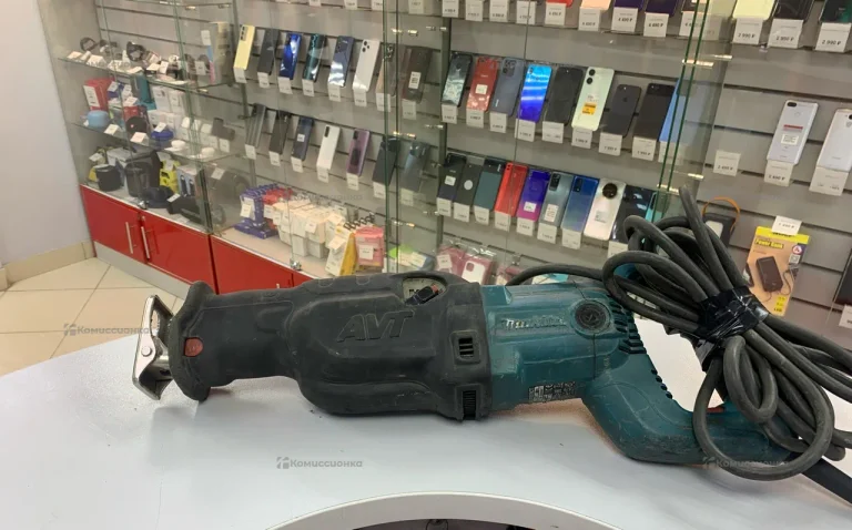 Сабельная пила Makita JR3070CT