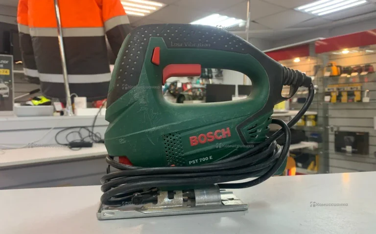Электролобзик Bosch PST 700e